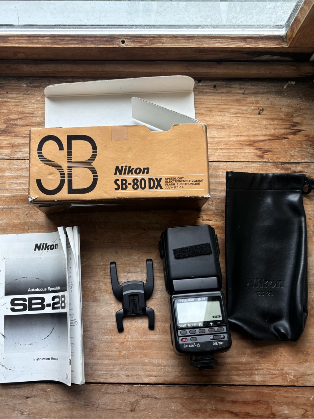 Nikon SB-80DX Speedlight Flash in Black with Brown Box
